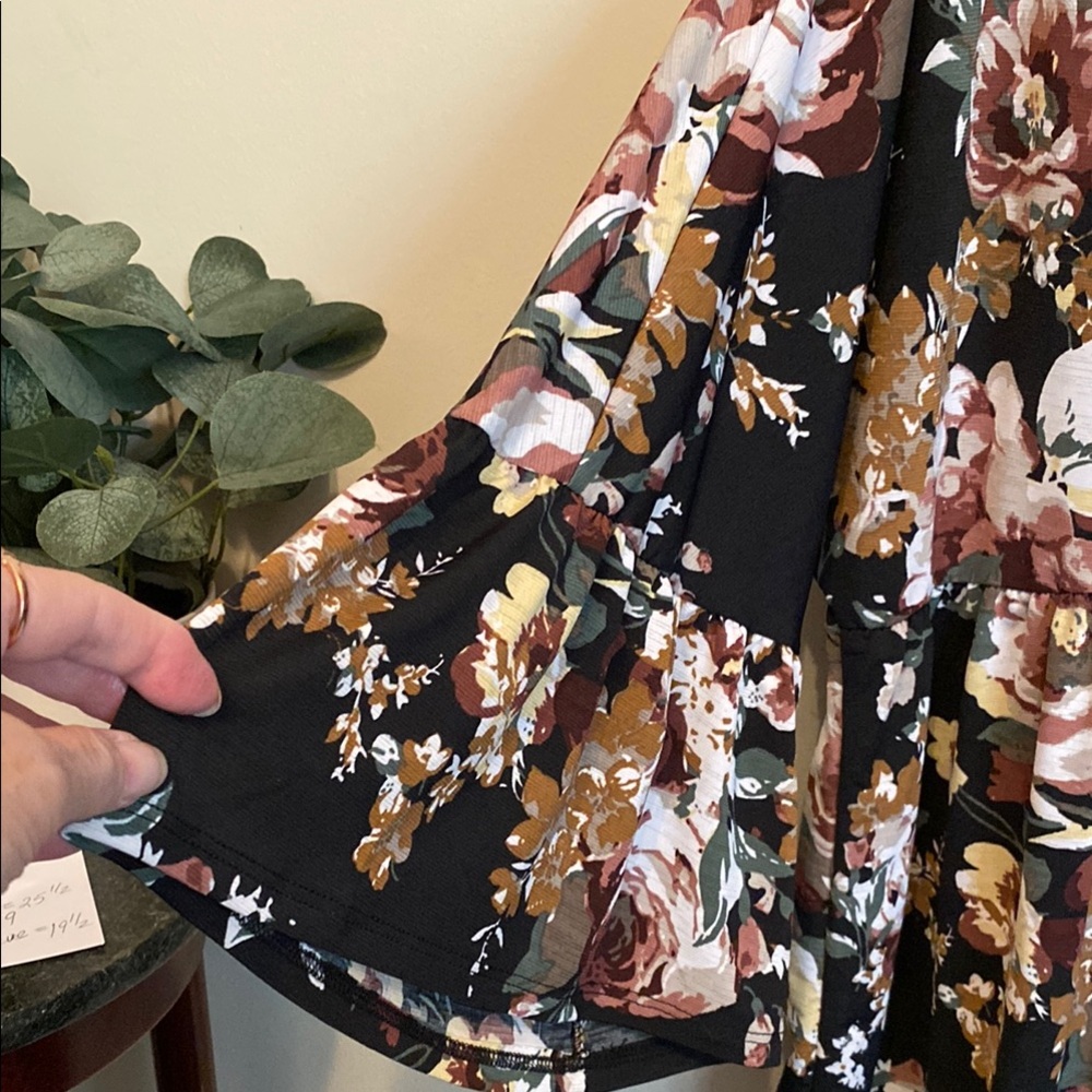 Dear Scarlett Floral Black and Brown Women's Top Sz Large - Picture 2 of 5